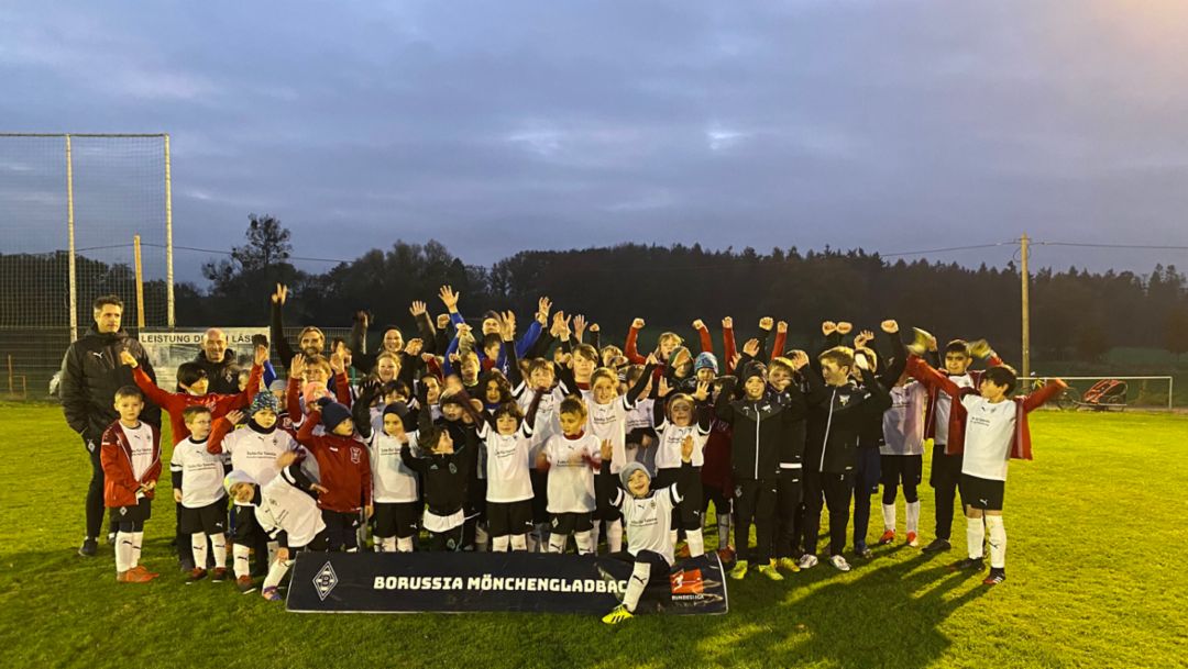 Porsche und Borussia Mönchengladbach blicken auf ein gelungenes Hilfsprojekt